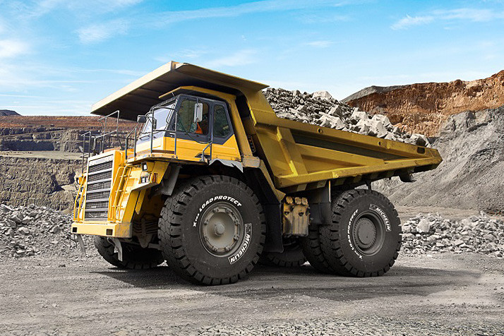 「ミシュラン エクストラロード プロテクト」を装着したリジットダンプトラック