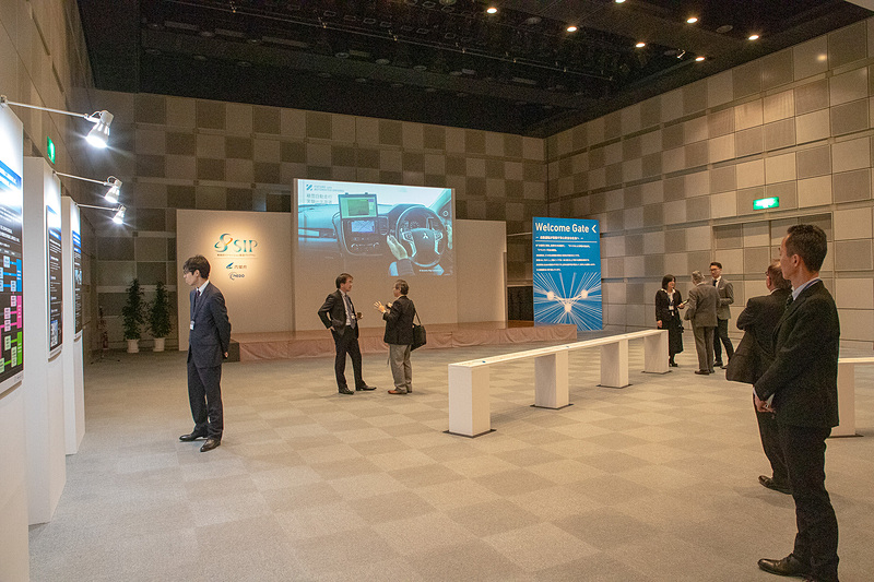 ここはウェルカムゾーンというスペース。今回のイベントがどんなものなのか、今後どういうものを目指していくのかを映像で解説するところ