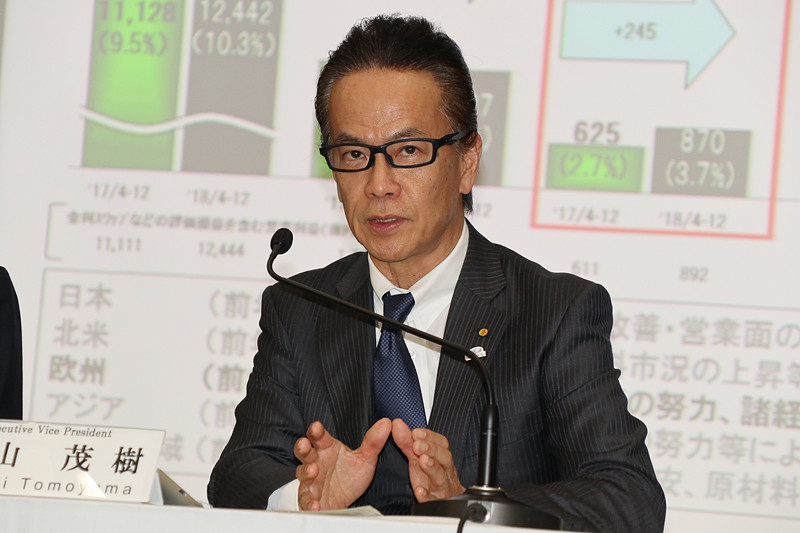 MaaS戦略や原価改善の取り組みなどについて語る友山副社長