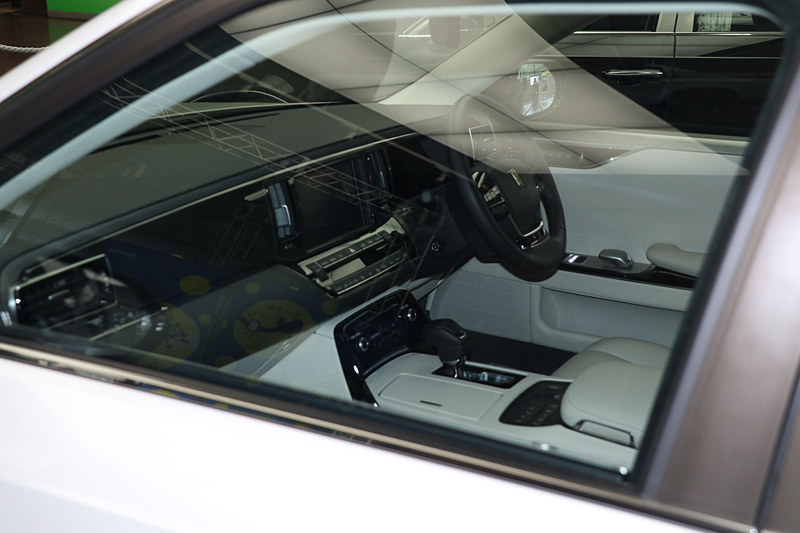 インテリアはメーカーオプションの本革仕様「極美革（きわみがわ）」