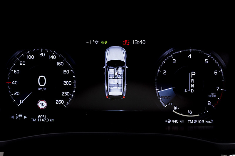 12.3インチ デジタル液晶ドライバー・ディスプレイを採用