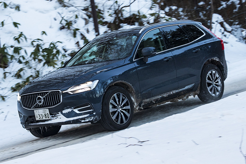 直列4気筒DOHC 2.0リッター直噴ターボ「B420」型は最高出力187kW（254PS）/5500rpm、最大トルク350Nm（35.7kgfm）/1500-4800rpmを発生。JC08モード燃費は12.6km/L