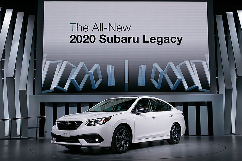「2019 シカゴオートショー」で世界初公開された新型「レガシィ」（米国仕様）