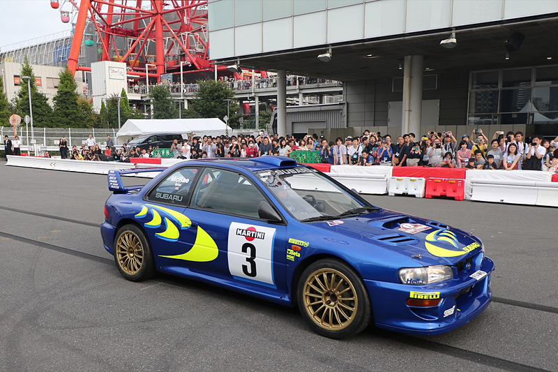 「インプレッサ 555 WRC」を新井敏弘氏がドライブ