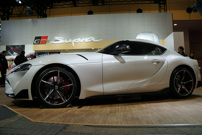 新型スープラの搭乗体験コーナー