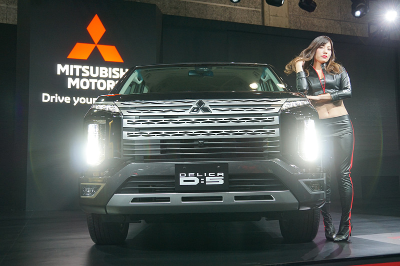 新型「デリカD：5」のステージイベント
