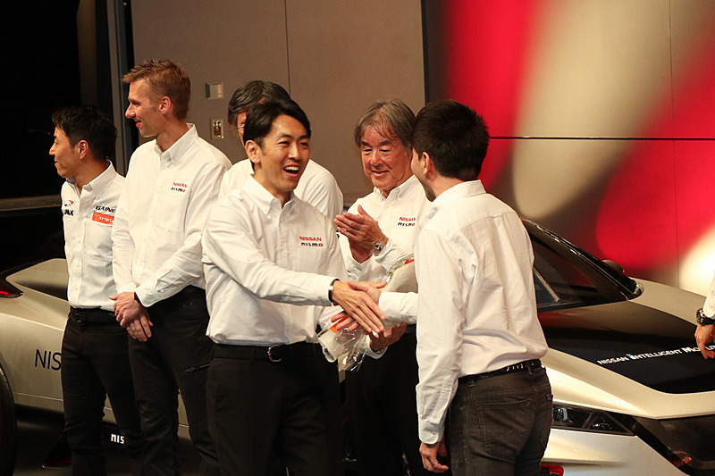 花束贈呈の贈呈に加え、本山選手とのエピソードなどが語られた