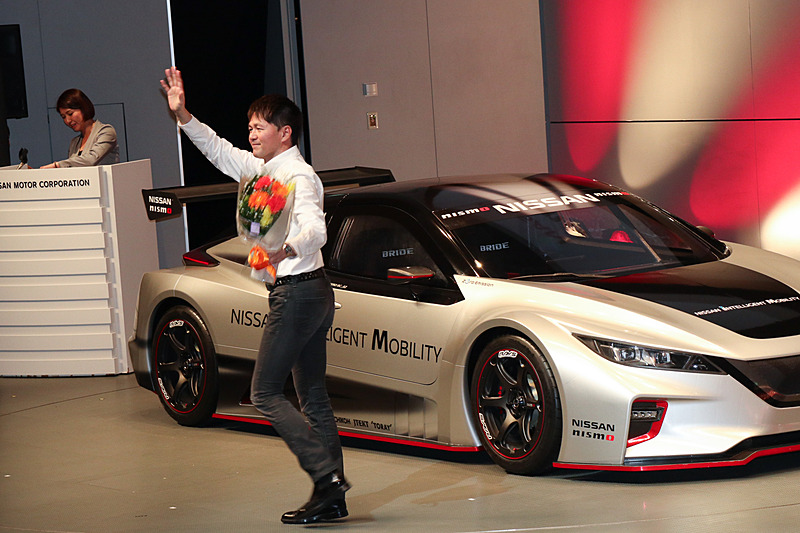 最後に本山選手は集まったファンに深々と礼をして降壇していった