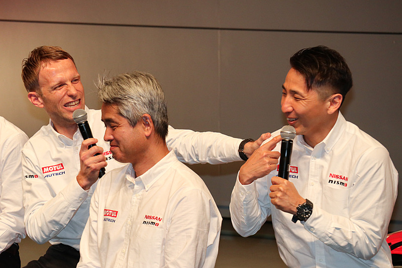 新加入や移籍などがあった選手に自己紹介や新チームでの意気込みが質問された。また、松田選手とクインタレッリ選手は、鈴木監督も含めて同じ体制で6年目になるという