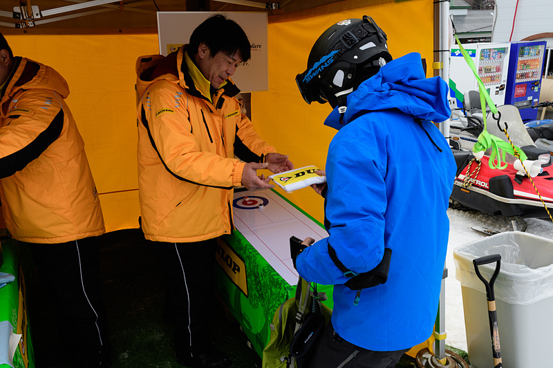 フライングDロゴの入ったダンロップタオルがもらえる