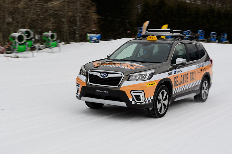 快走するフォレスター。雪道がよく似合う