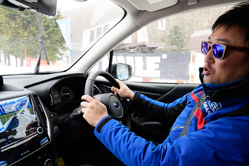 エコーバレースキー場でゲレタクをドライブする鎌田卓麻選手。日本のラリーを代表する選手の1人