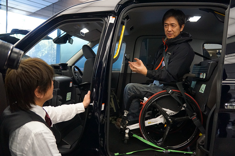 最後にシートベルトを車いすの上から装着して、約2分半で乗車完了