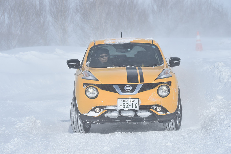 4WDらしく大きな姿勢変化をさせない走りを見せた「ジューク」