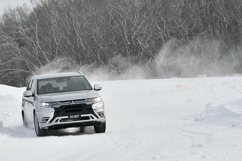 熟成の進んだ2019年モデルの「アウトランダーPHEV」。紛れもなくランサーエボリューションの血を引くSUVだと実感