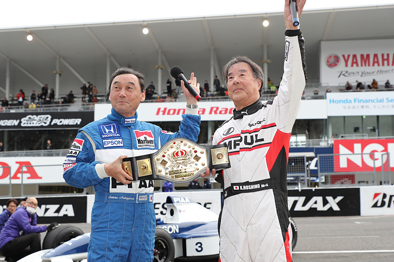 「シーズンキックオフパーティー」に参加する中嶋悟氏（左）、星野一義氏（右）