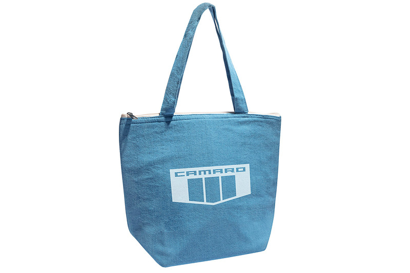 「カマロロゴ入りオリジナル保冷バッグ」は400×320×170mmで、容量は12L