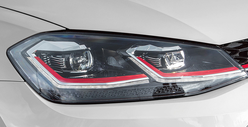 225/35 R19タイヤ/7.5Jx19アルミホイール（5ダブルスポーク）などを装着したゴルフ GTI Performance