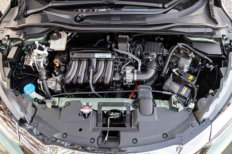 ツーリングの比較用として用意された「ハイブリッド Z Honda SENSING」