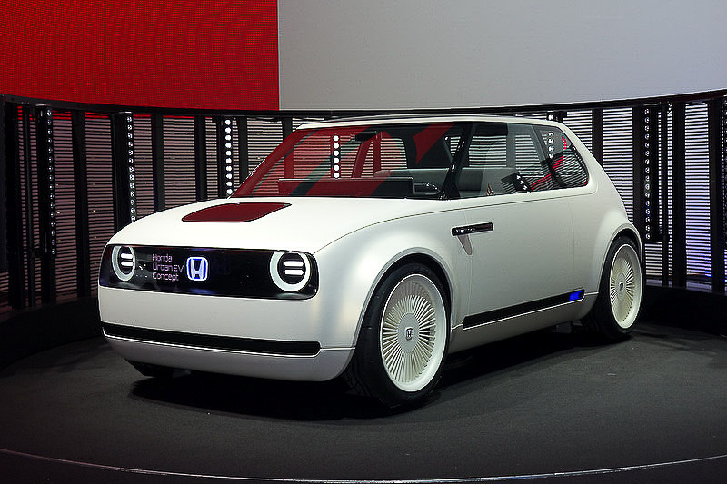 2017年のフランクフルトショーで公開された「アーバン EV コンセプト」