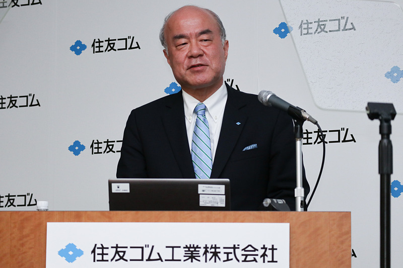 2018年12月期の決算内容を説明した住友ゴム工業株式会社 代表取締役社長 池田育嗣氏。3月からは同社の代表取締役 会長に就任する