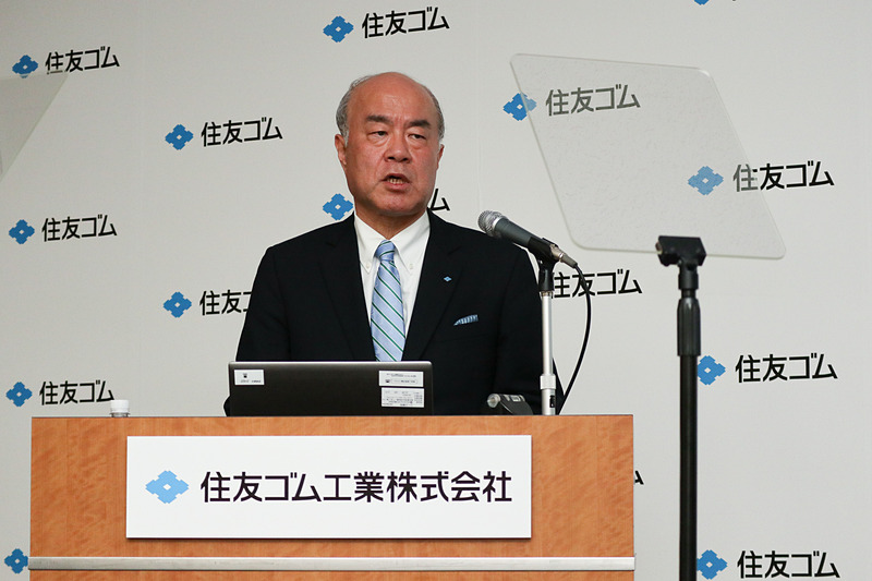 同社の「欧米事業の拡大」と「ダンロップブランドの活用」について解説する池田氏