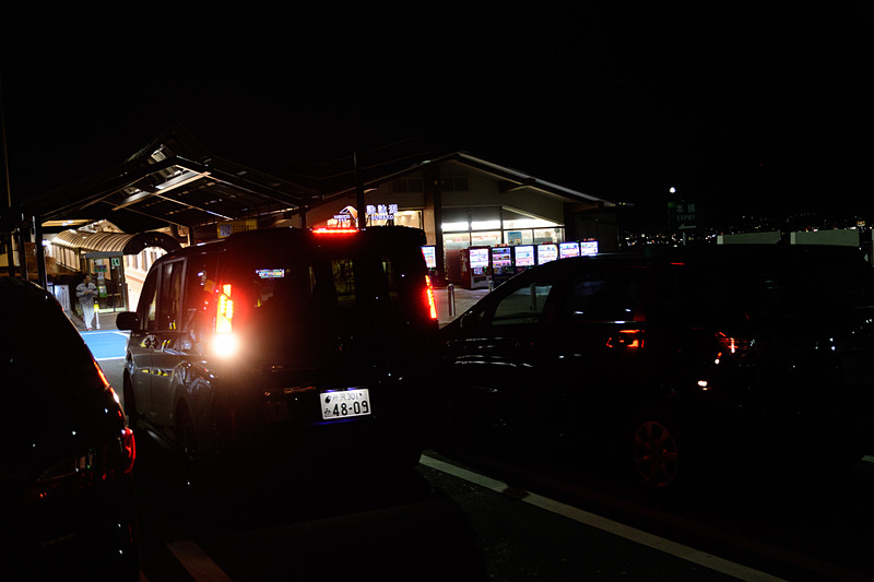 諏訪湖SAで食事。ハイウェイ温泉に入りたかったが先を急いだ