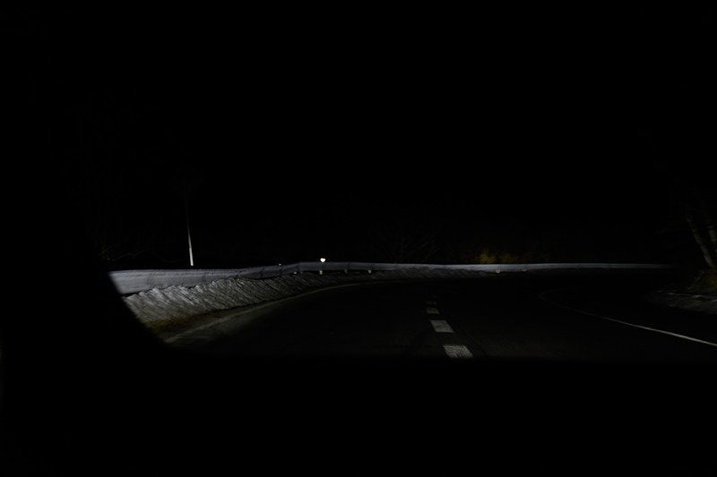 国道142号。路肩に雪は残るものの、路面には雪はなし。ステップワゴン ハイブリッド Modulo Xはらくらく上っていく