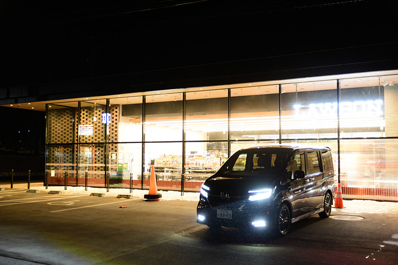 白樺湖到着。コンビニエンスストアで夜食を購入