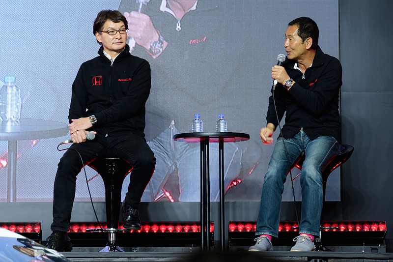 左がModulo統括の福田正剛氏、右はModuloの開発アドバイザーである土屋圭市氏