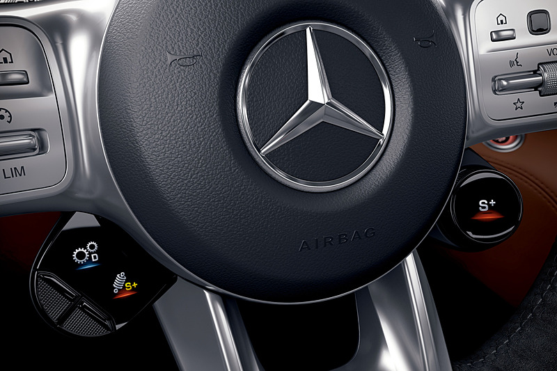 ステアリングホイールに「タッチコントロールボタン」を装備