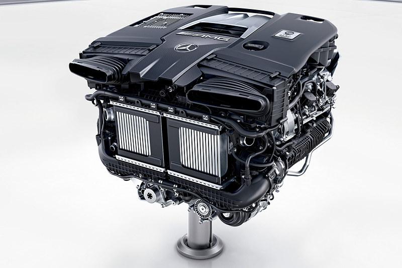 「M177」型のV型8気筒 4.0リッターツインターボエンジン