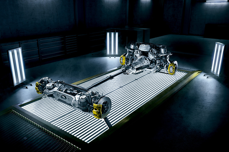 GT 63 Sに標準装備、GT 53にパッケージオプション設定する「AMGリア・アクスルステアリング」。車速に応じて後輪を操舵してアジリティと安定性を引き上げる