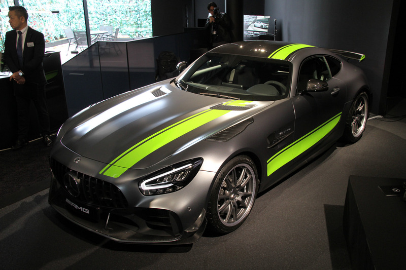 限定20台で日本導入された「メルセデスAMG GT R PRO」。ステアリング位置は左のみの設定で、価格は2900万円。AMG GT R PROは、2018年11月にニュルブルクリンク ノルトシュライフェでAMGモデル最速タイムとなる7分04秒632をマークしている