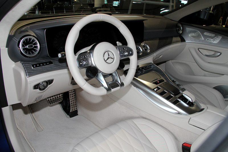 メルセデスAMG GT 4ドアクーペは5名乗車仕様
