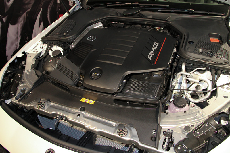 GT 53 4MATIC＋が搭載する直列6気筒DOHC 3.0リッター直噴ターボ「M256」型エンジンは最高出力320kW（435PS）/6100rpm、最大トルク520Nm（53.0kgfm）/1800-5800rpmを発生。撮影車は21インチアルミホイールにミシュラン「パイロット スポーツ 4S」（フロント275/35 R21、リア315/30 R21）をセットしていた