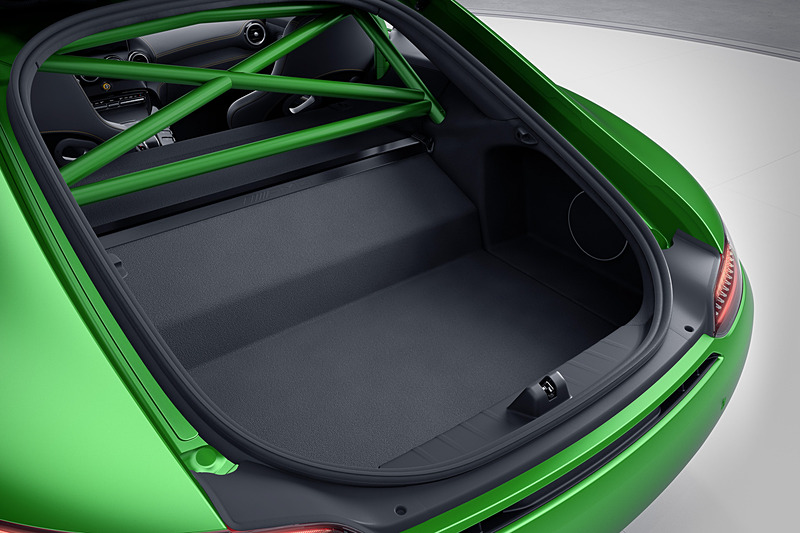 開口部の広いボディ後方でも補強を行ない、安定性と優れたハンドリング性能を実現