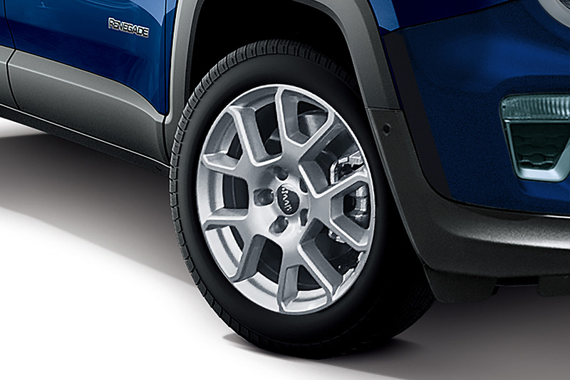 ホイールデザインも一新。リミテッドは17インチアルミホイールに3シーズンタイヤ（215/60 R17）を組み合わせる