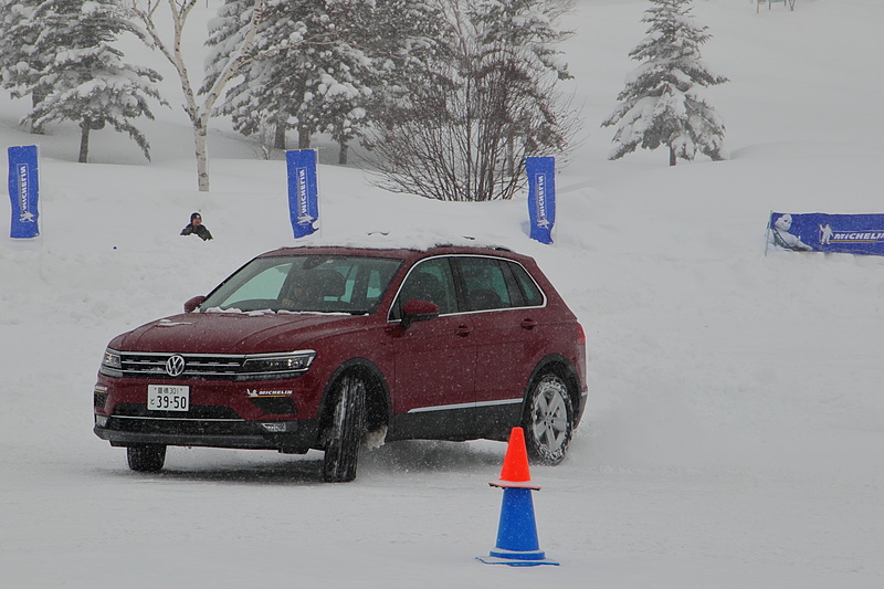 ドライバーが熱くなってもコントロールは冷静に。4MOTION アクティブコントロールを活用すれば、しっかりと安全な方向へと導いてくれる