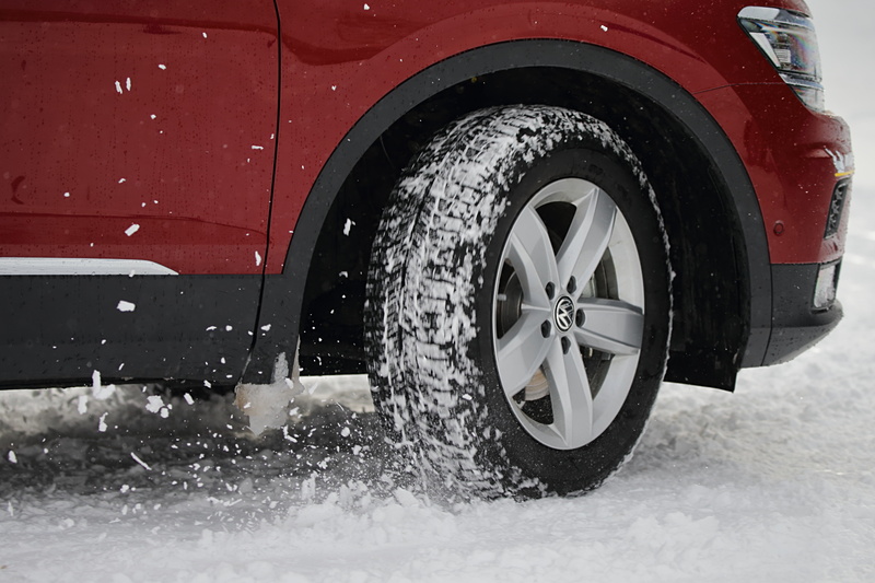 ドライバーが熱くなってもコントロールは冷静に。4MOTION アクティブコントロールを活用すれば、しっかりと安全な方向へと導いてくれる