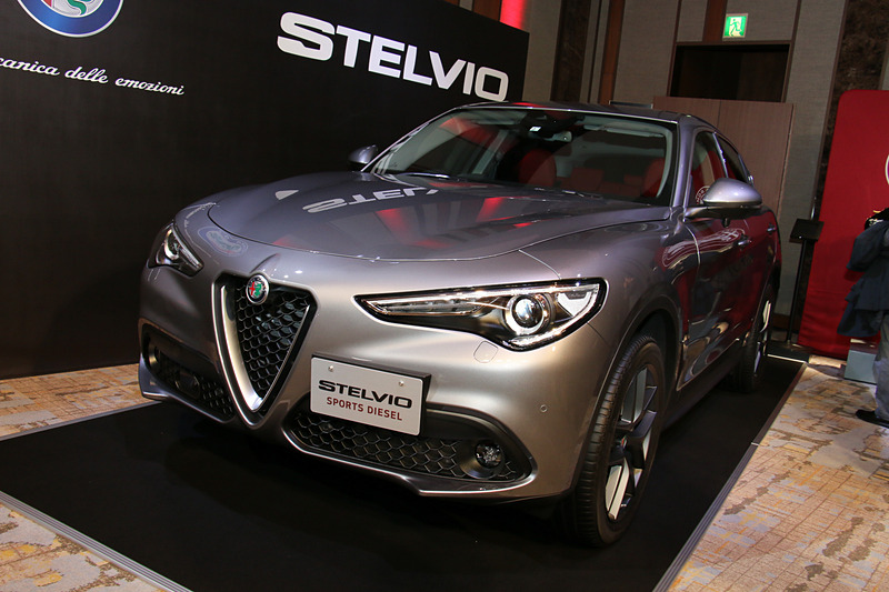 ボディサイズは4690×1905×1680mm（全長×全幅×全高）、ホイールベースは2820mm。車両重量は1820kg