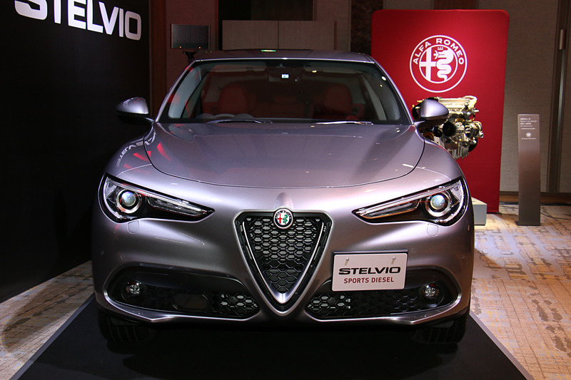 ボディサイズは4690×1905×1680mm（全長×全幅×全高）、ホイールベースは2820mm。車両重量は1820kg