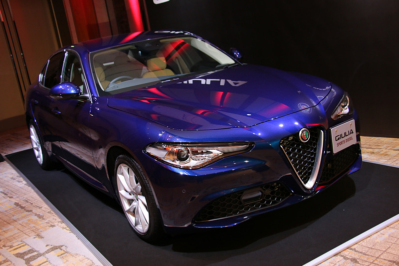 ボディサイズは4645×1865×1435mm（全長×全幅×全高）、ホイールベースは2820mm。車両重量は1600kg