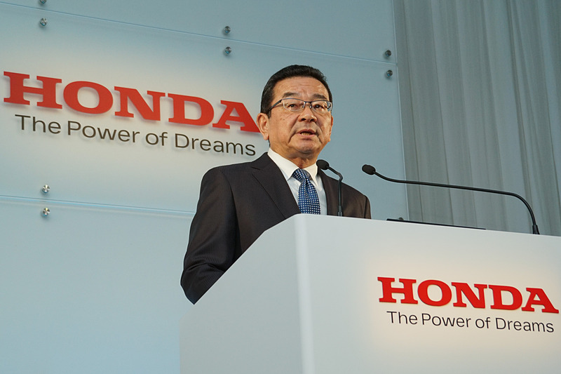 グローバルでの4輪車生産体制の見直しについて発表する本田技研工業株式会社 代表取締役社長 八郷隆弘氏
