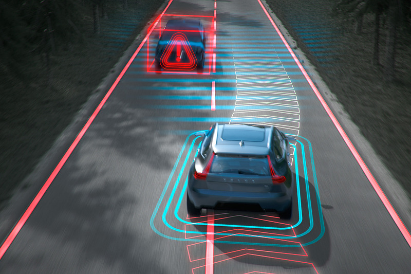 「オンカミング・レーン・ミティゲーション（対向車線衝突回避支援機能）」