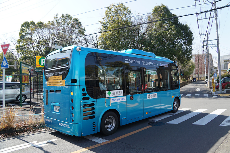 交差点での一時停止。歩行者などの安全確認、右折のためのコーナリングといった流れにおいて、不安な挙動はなかった