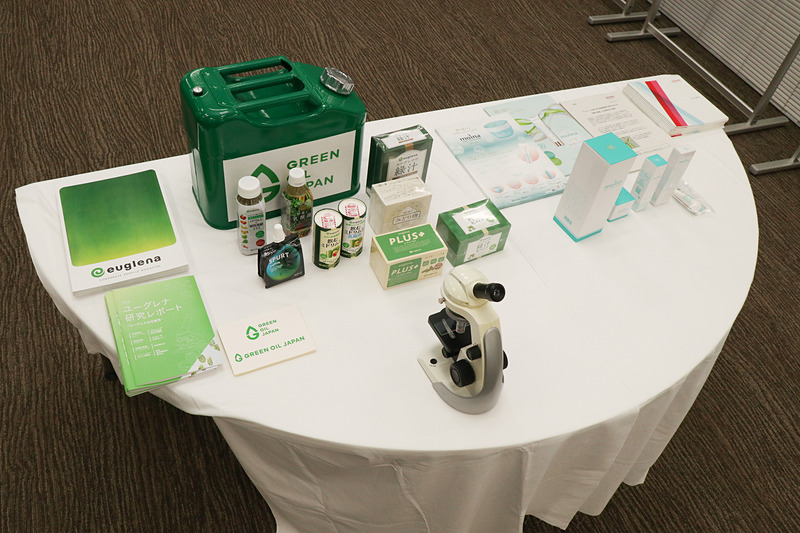 両社では現在、微細藻類の市販製品として、ユーグレナで健康食品や化粧品、デンソーで保湿クリームに利用している