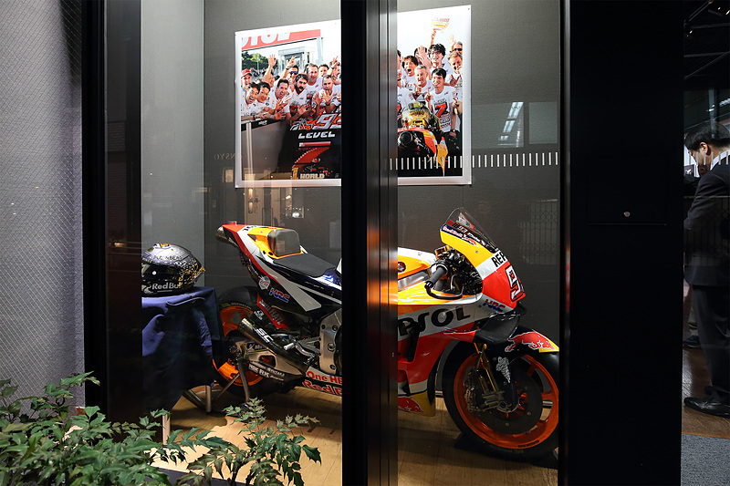 会場に展示されていた、2018年にMotoGPチャンピオンとなったマルク・マルケス選手の「RC213V」