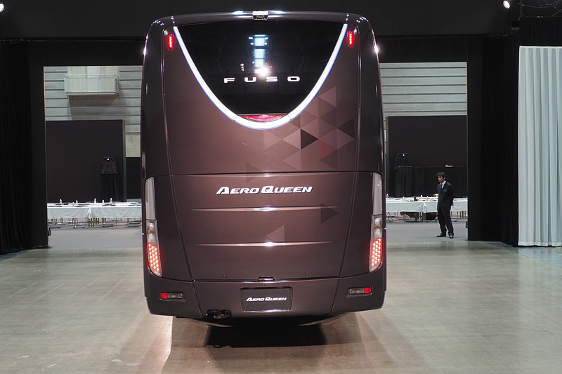 スーパーハイデッカー「エアロクィーン」観光・貸切 一般仕様でグレードは「PRO Line」