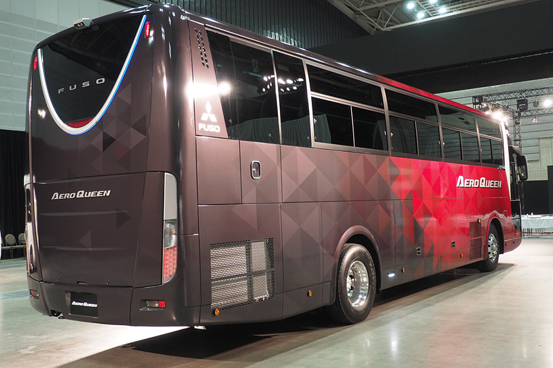 スーパーハイデッカー「エアロクィーン」観光・貸切 一般仕様でグレードは「PRO Line」
